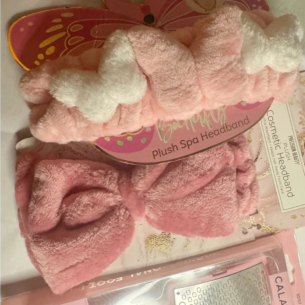 Pink Beauty Spa Set. 10 total items. All New. Great for gifts. Tj’s & Marshalls